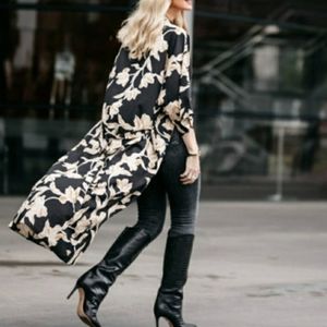 Maison Du Soir floral robe NWT